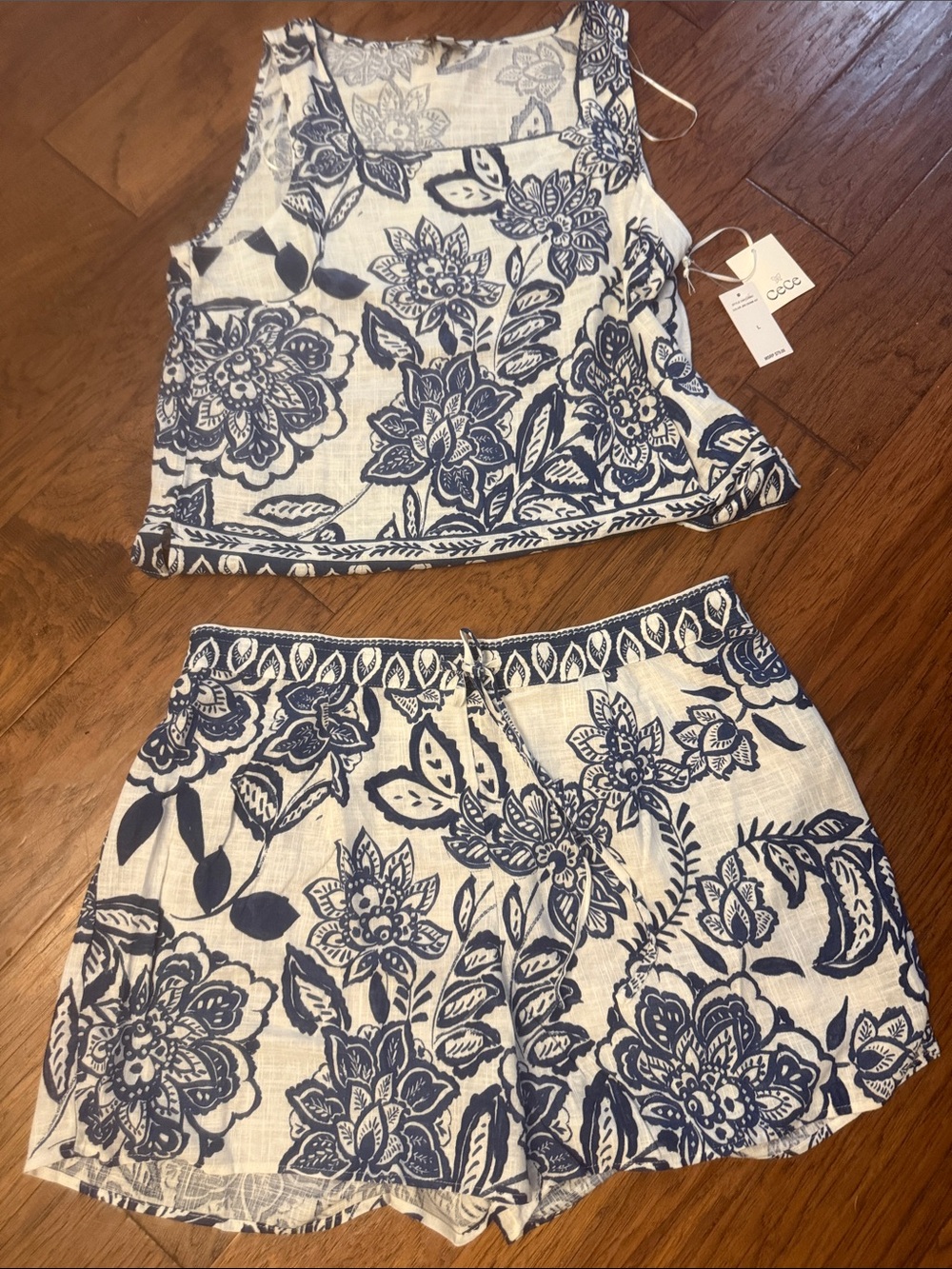 CeCe White and Navy Floral Linen-Blend Shorts Size L